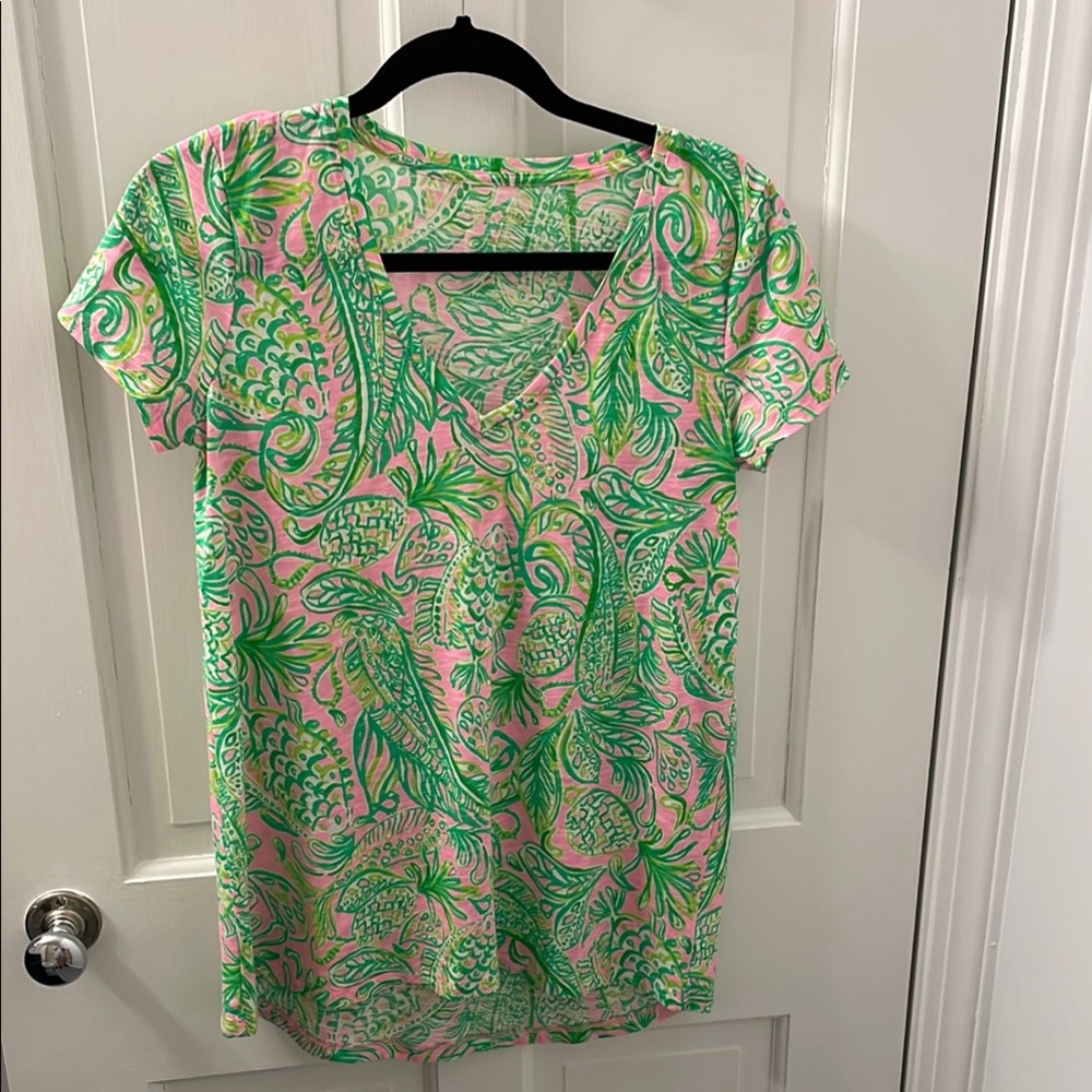 NWOT.  Lilly Pulitzer Etta V-Neck Green and Pink Graphic Short Sleeve Tee